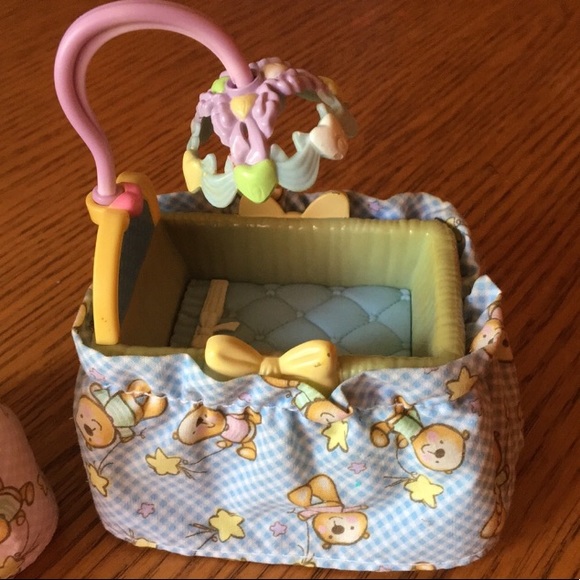 FISHER PRICE “Lovin’ Family” Bassinets - Picture 2 of 4